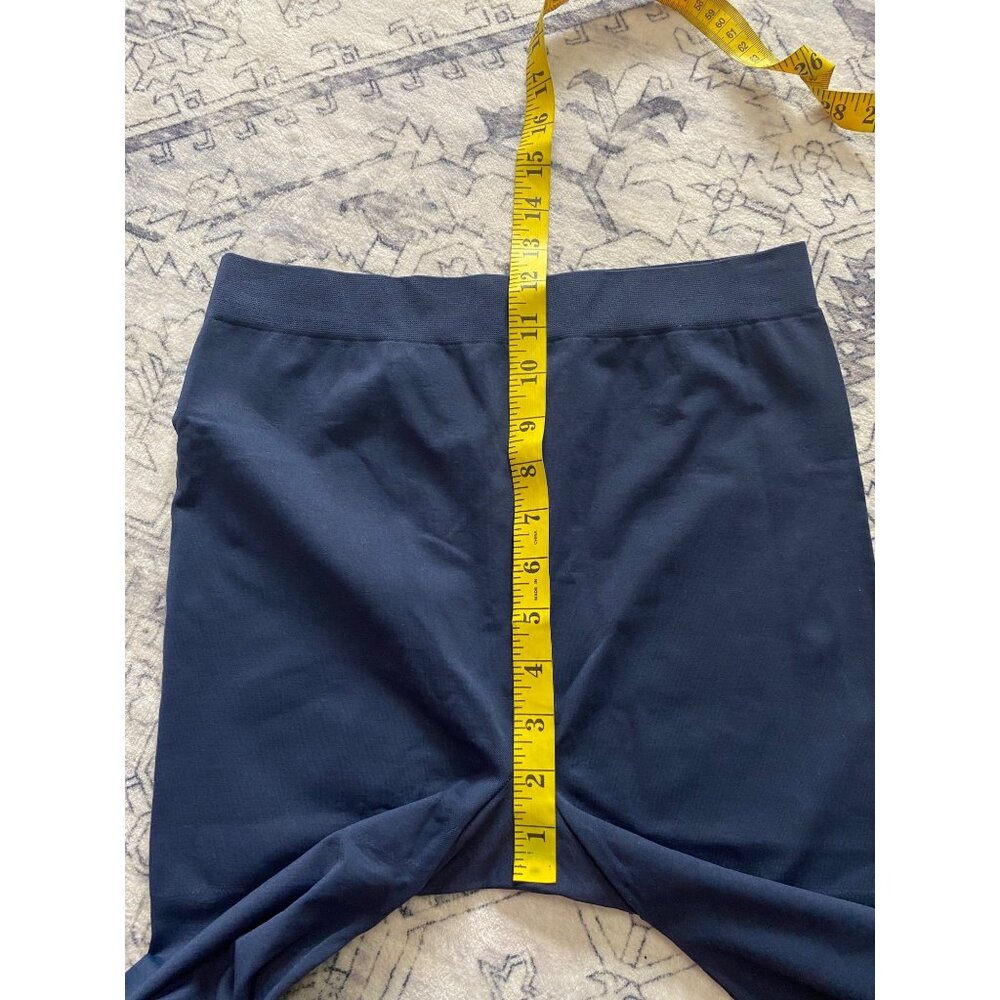 Lane Bryant Navy Shaping Capri Leggings Tights Size A/B Stretchy & Comfortable - Picture 4 of 6
